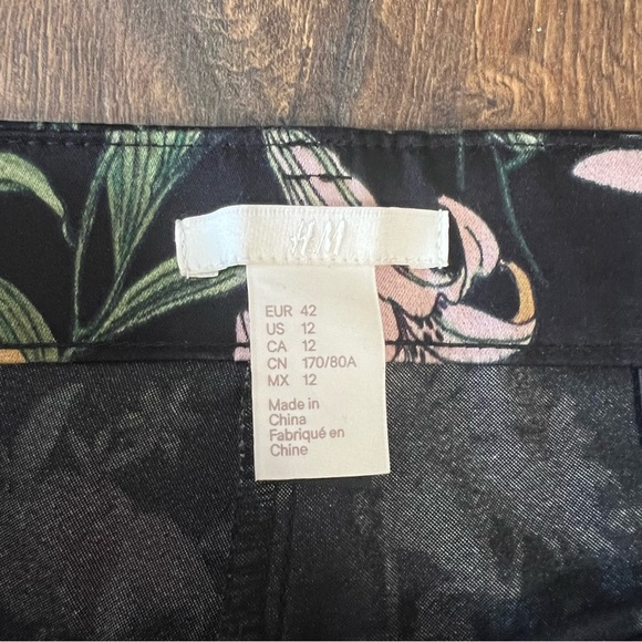 H&M black floral trouser SZ 12 - Picture 4 of 5